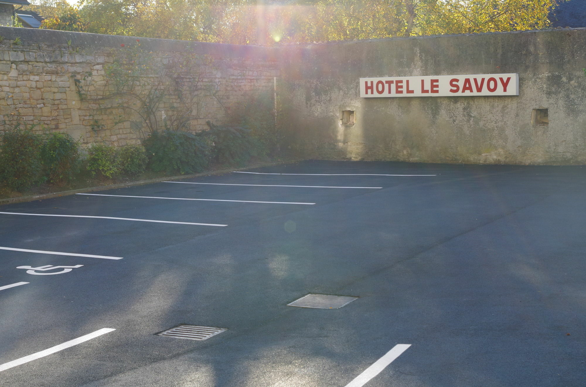 Hotel The Originals Caen Le Savoy Bayeux Exterior foto